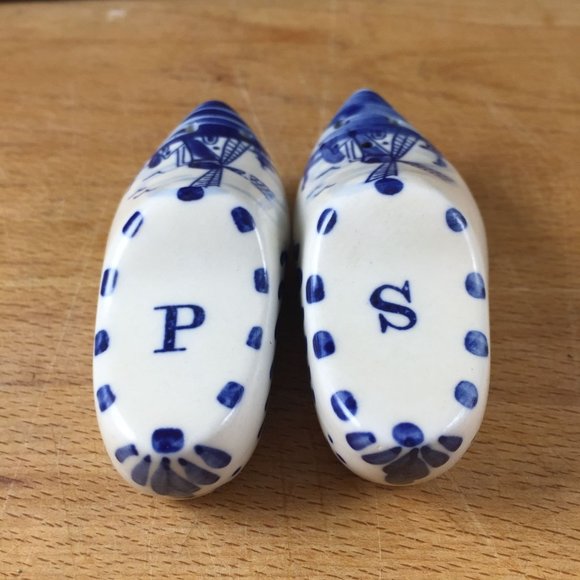 Delft Salt and Pepper Shakers Dutch Shoes Porcelain Made in  Holland Windmills - Picture 3 of 5